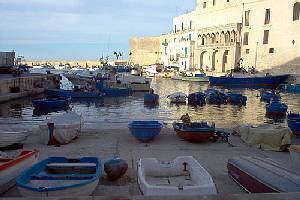 Xtrallusion offers characteristic Bed and Breakfast, B&B, Guest House, Hotel, Albergo and Country Lodge accommodation in Italy. Plus independent self-guided Walking, Adventure, Activity, Skiing and Paragliding Holiday itineraries on the Italian Rivieras, in the Italian Lakes, in the Italian Alps and in some of the most beautiful corners of Italy.